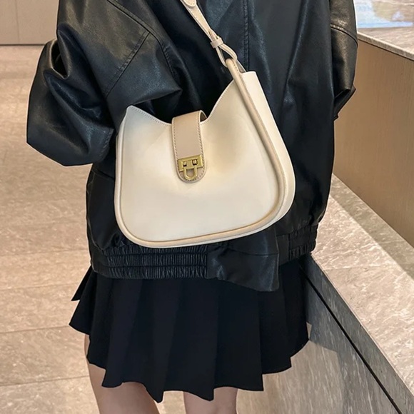 Elegant Cream Shoulder Bag - Picture 1 of 5